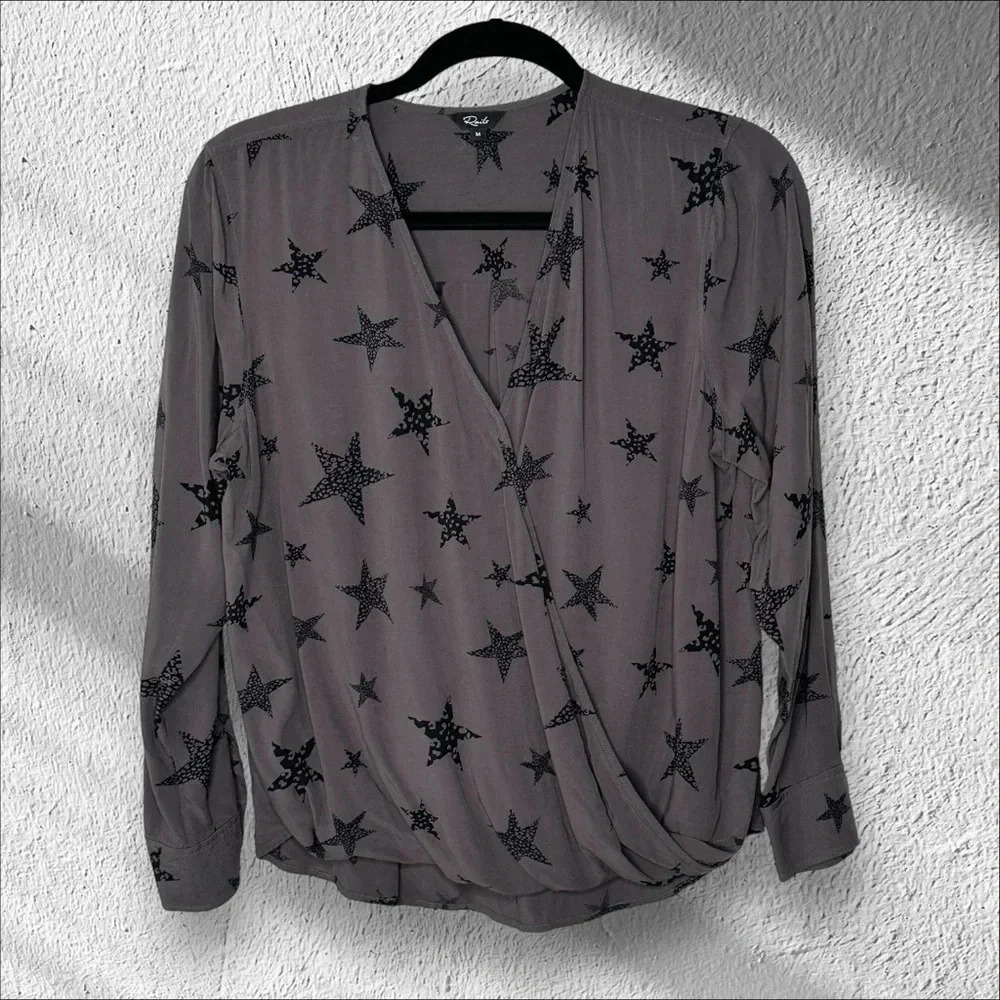 Rails Medium Hillary Charcoal Cheetah Stars Blouse Top Preppy‎ Classic Neutral